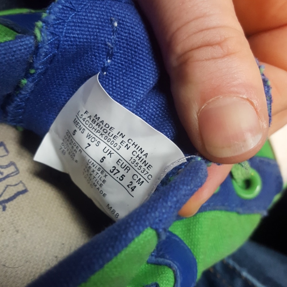 RARE Official seahawks converse - Picture 4 of 5